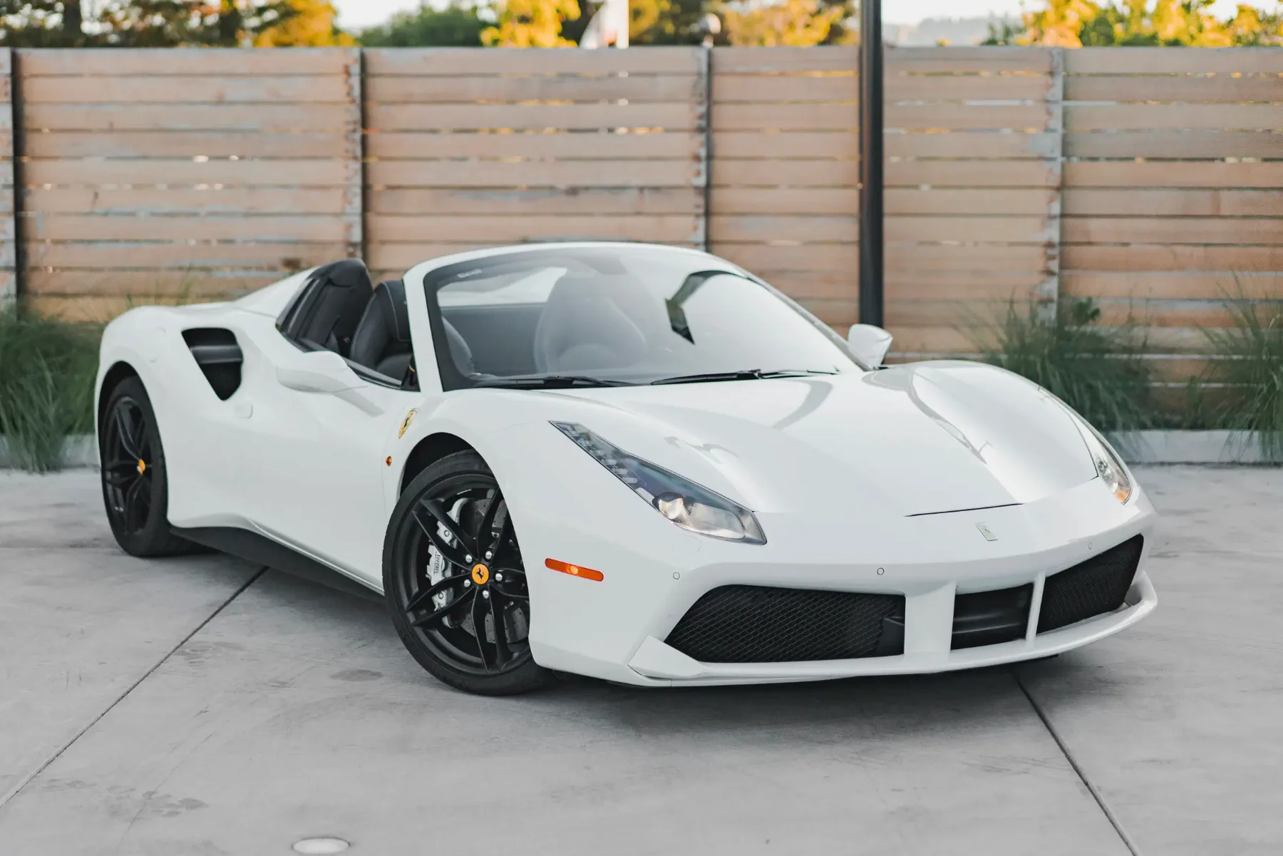 FERRARI 488